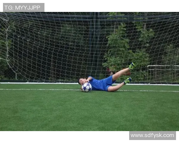 足球明星守门训练揭秘视频技巧与训练方法全解析